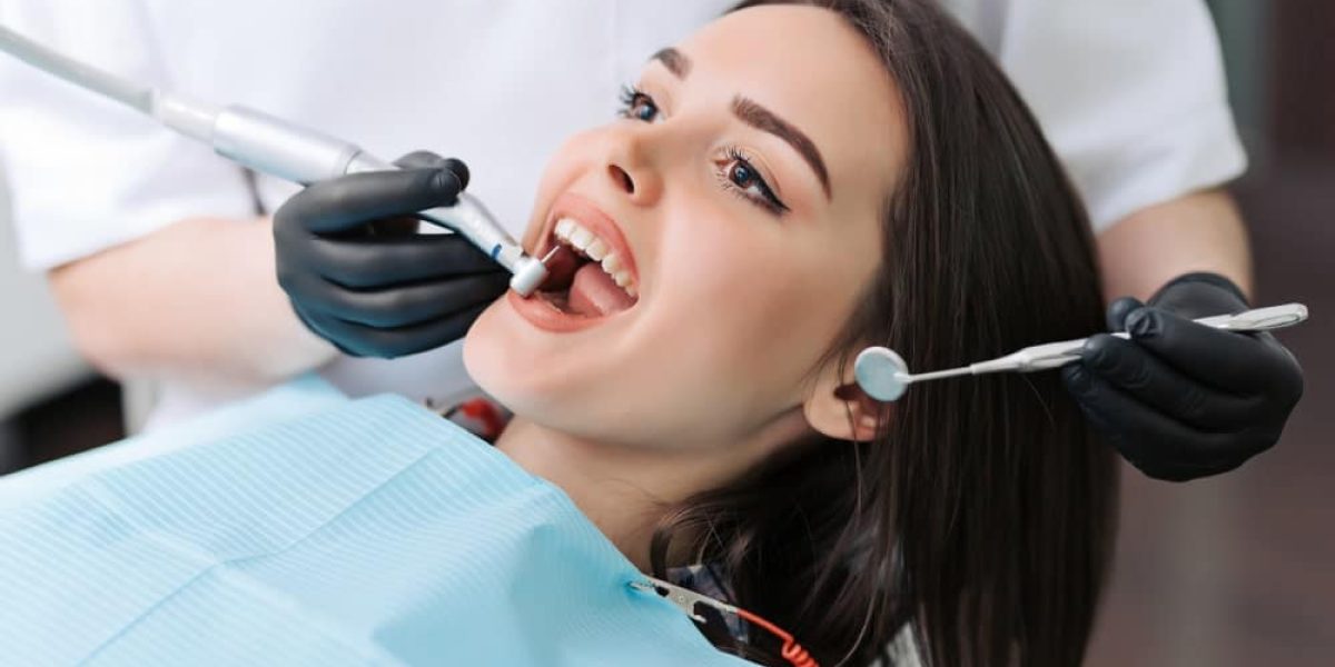 Choosing-the-Right-Cosmetic-Dentist-7-Questions-to-Ask-First
