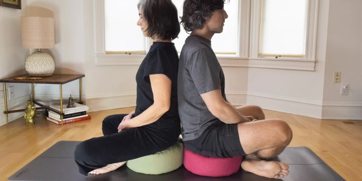 DSC_8220_couple_meditate_7813c575-f359-4a75-8eb5-7f57c2a654f0_5505x
