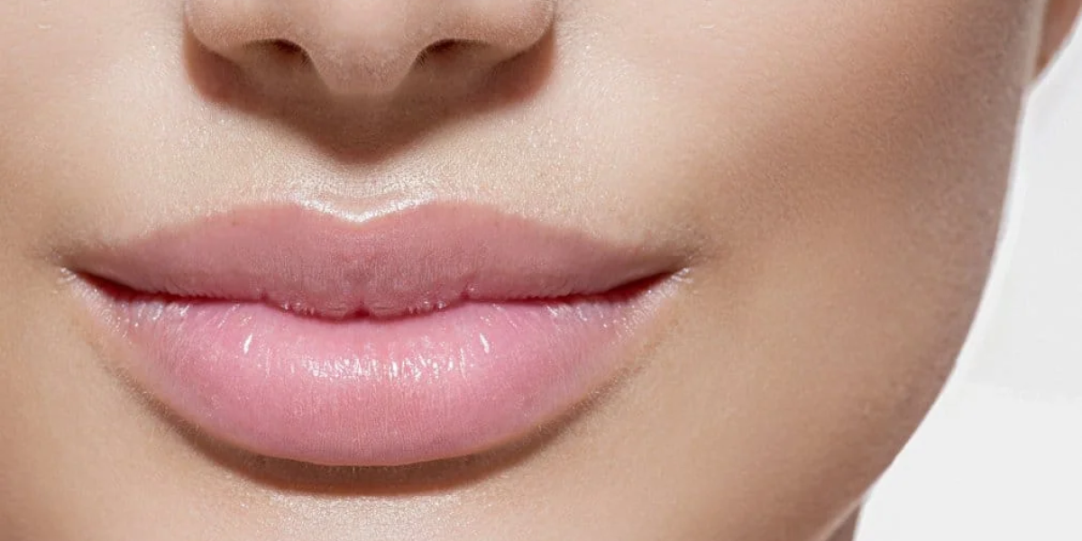 Lip-Enlargement-vs.-Lip-Plumpers-Whats-Better