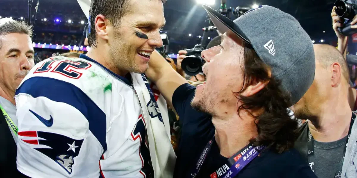 Mark-Wahlberg-Celebs-Who-Love-Football