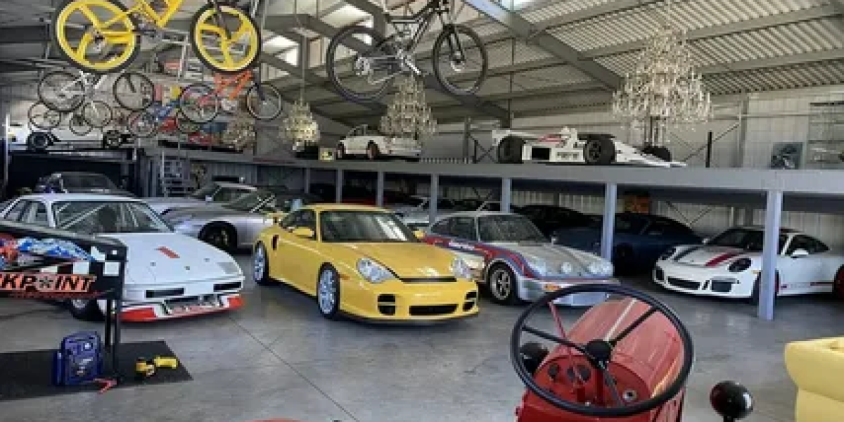 Porsche-Garage