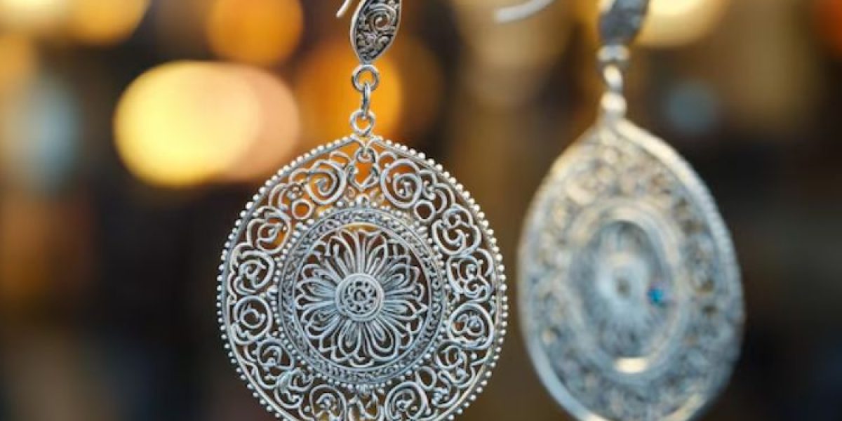 Silver-Filigree-vs.-Regular-Silver-Jewellery-Whats-the-Difference