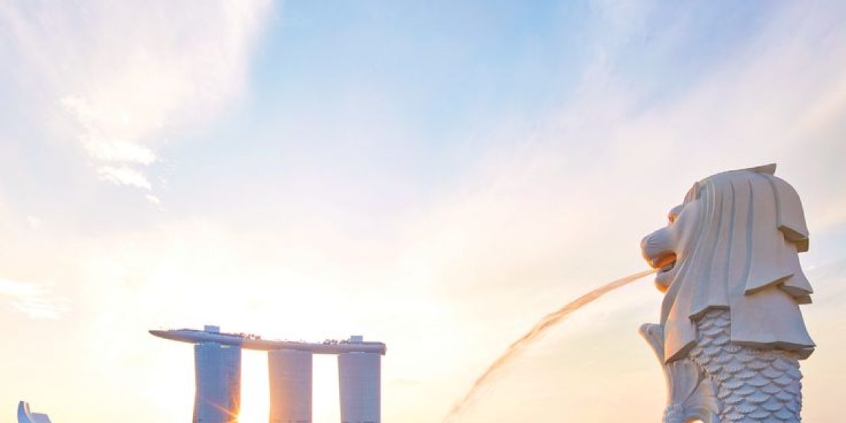 Visit-the-iconic-Merlion-in-Singapore